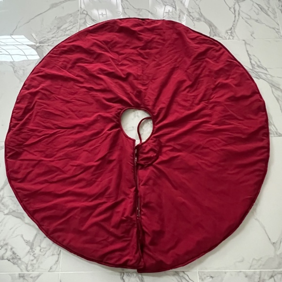 Gorgeous Chestnut Lane Plush Reversible Tree Skirt - Picture 2 of 6